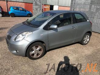 Coche siniestrado Toyota Yaris Yaris II (P9), Hatchback, 2005 / 2014 1.3 16V VVT-i 2007/4