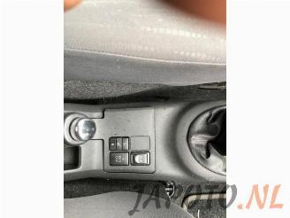 Toyota Yaris Yaris II (P9), Hatchback, 2005 / 2014 1.33 16V Dual VVT-I picture 11