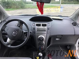 Toyota Yaris Yaris II (P9), Hatchback, 2005 / 2014 1.33 16V Dual VVT-I picture 12