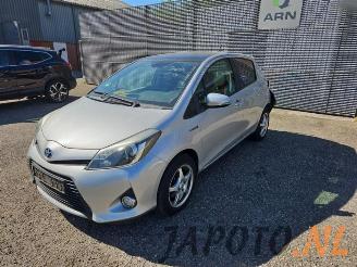 Vrakbiler auto Toyota Yaris Yaris III (P13), Hatchback, 2010 / 2020 1.5 16V Hybrid 2012/6