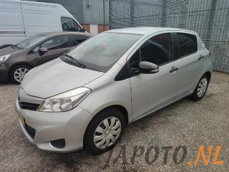 Coche siniestrado Toyota Yaris Yaris III (P13), Hatchback, 2010 / 2020 1.0 12V VVT-i 2012/3