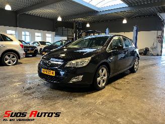 krockskadad bil auto Opel Astra 1.4 Turbo Cosmo 140 PK! 2010/3