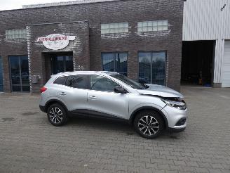 krockskadad bil auto Renault Kadjar 1.3 TCe Limited AUTOMAAT 2022/10