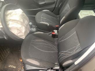 Peugeot 208 208 I (CA/CC/CK/CL) Hatchback 1.2 Vti 12V PureTech 82 (EB2F(HMZ)) [60kW] picture 9