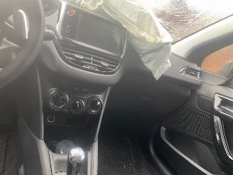 Peugeot 208 208 I (CA/CC/CK/CL) Hatchback 1.2 Vti 12V PureTech 82 (EB2F(HMZ)) [60kW] picture 11