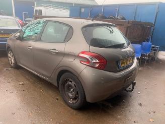 Peugeot 208 208 I (CA/CC/CK/CL) Hatchback 1.2 Vti 12V PureTech 82 (EB2F(HMZ)) [60kW] picture 2