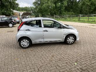 Toyota Aygo Met airco btw auto picture 5