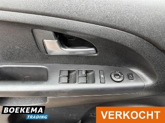 Kia Venga 1.6 CVVT X-ecutive Aut. Glazen dak Climate Cruise PDC picture 14