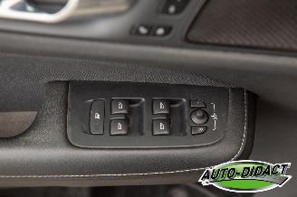 Volvo V-60 2.0 B4 Motor schade Autom Clima Navi Leder R-Design picture 11