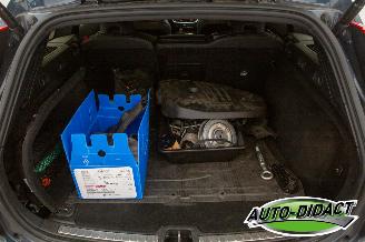 Volvo V-60 2.0 B4 Motor schade Autom Clima Navi Leder R-Design picture 29