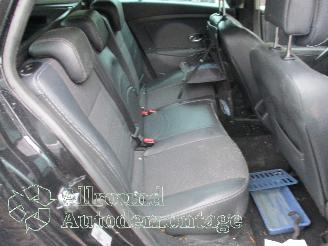 Renault Mégane Megane III Grandtour (KZ) Combi 5-drs 1.2 16V TCE 130 (H5F-408(H5F-F4)=
) [97kW]  (06-2015/02-2016) picture 9
