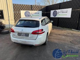 krockskadad bil auto Peugeot 308 308 SW (L4/L9/LC/LJ/LR), Combi 5-drs, 2014 / 2021 1.2 12V e-THP PureTech 130 2017/11