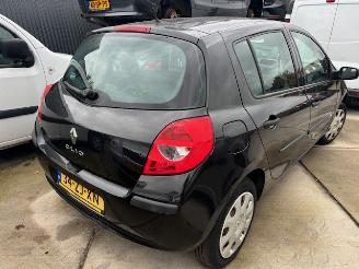 Renault Clio 1.2 i NV676 picture 4