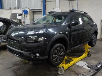 Auto da rottamare Citroën C4 C4 Cactus (0B/0P) Hatchback 5-drs 1.6 Blue Hdi 100 (DV6FD(BHY)) [73kW]=
  (09-2014/06-2018) 2015