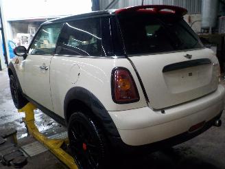 Mini Mini Mini (R56) Hatchback 1.6 16V Cooper (N12-B16A) [88kW]  (10-2006/02-201=
2) picture 4