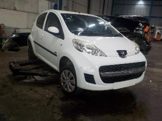 Peugeot 107 107 Hatchback 1.0 12V (384F(1KR)) [50kW]  (06-2005/05-2014) picture 2