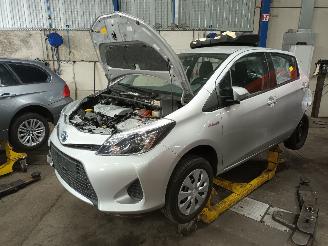 Uttjänta bilar auto Toyota Yaris Yaris III (P13) Hatchback 1.5 16V Hybrid (1NZ-FXE) [74kW]  (03-2012/09=
-2020) 2014/1