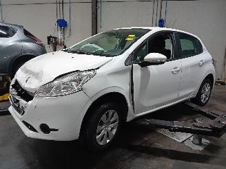 Sloopauto Peugeot 208 208 I (CA/CC/CK/CL) Hatchback 1.2 Vti 12V PureTech 82 (EB2F(HMZ)) [60k=
W]  (03-2012/12-2019) 2014