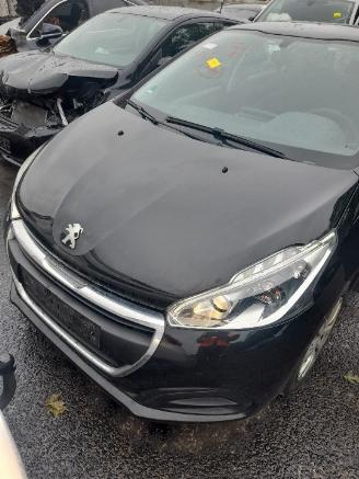 Sloopauto Peugeot 208 208 I (CA/CC/CK/CL) Hatchback 1.6 Blue HDi 100 (DV6FD(BHY)) [73kW]  (0=
1-2015/12-2019) 2015