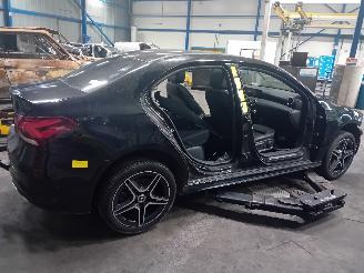 Mercedes A-klasse A Limousine (177.1) Sedan 1.3 A-200 Turbo (M282.914) [120kW]  (09-2018=
/12-2026) picture 3