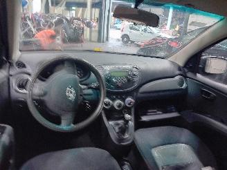 Hyundai I-10 i10 (F5) Hatchback 1.1i 12V (G4HG) [49kW]  (01-2008/12-2013) picture 5