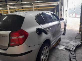 BMW 1-serie 1 serie (E87/87N) Hatchback 5-drs 116d 16V (N47-D20A) [85kW]  (03-2009=
/06-2011) picture 3