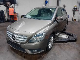 Démontage voiture Mercedes B-klasse B (W246) Hatchback 1.6 B-180 BlueEFFICIENCY Turbo 16V (M270.910) [90kW=
]  (11-2011/12-2018) 2012