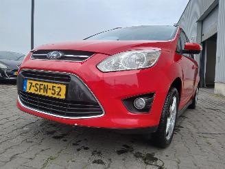 Voiture accidenté Ford Grand C-Max Grand C-Max (DXA) MPV 1.0 Ti-VCT EcoBoost 12V 125 (M1DA(Euro 5)) [92kW=
]  (10-2012/06-2019) 2013/9