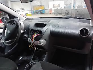 Peugeot 107 107 Hatchback 1.0 12V (384F(1KR)) [50kW]  (06-2005/05-2014) picture 5