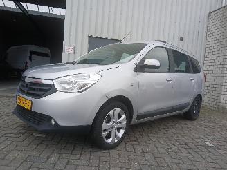 krockskadad bil auto Dacia Lodgy Lodgy (JS) MPV 1.2 TCE 16V (H5F-402(H5F-C4)) [85kW]  (03-2012/...) 2015/5