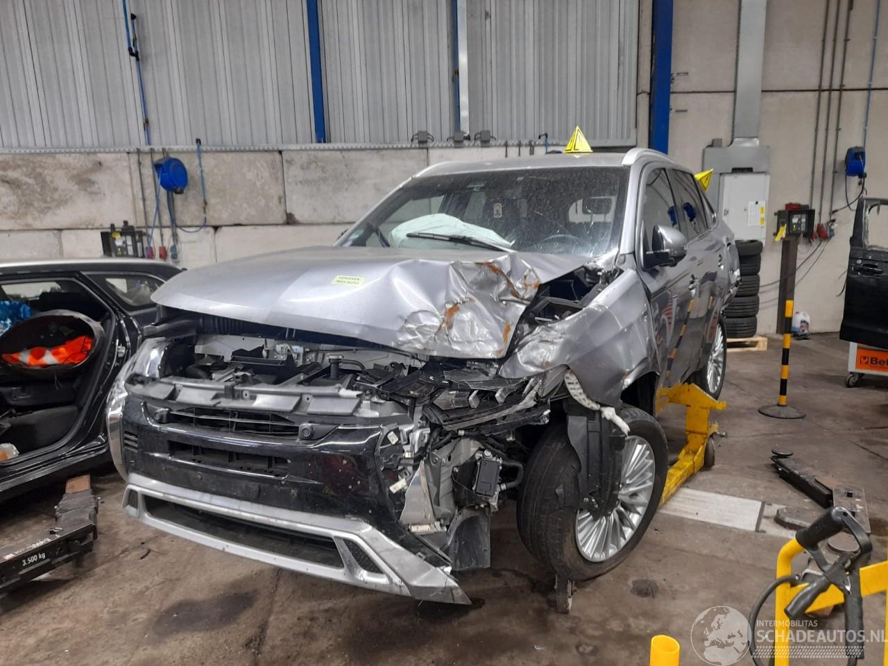 Mitsubishi Outlander Outlander (GF/GG) SUV 2.4 16V PHEV 4x4 (4B12) [153kW]  (09-2018/12-202=
2)