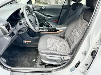 Hyundai Ioniq Comfort EV 120pk aut + f1 flippers - nap - 2x laadkabels - navi - camera - front + line assist - keyless entry + start picture 33