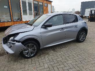 damaged passenger cars Peugeot 208 EV 50KWH 136PK 2022/9