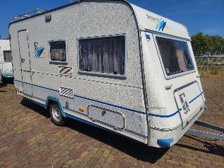 krockskadad bil caravan Knaus  435 As Good As Gold + Voortent 1999/7