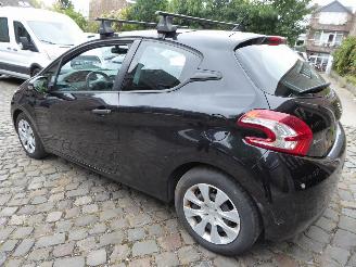 Peugeot 208  picture 8
