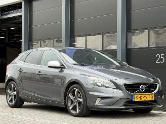 Volvo V-40 1.6 D2 R-Design picture 2