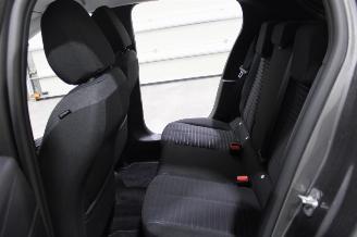 Peugeot 208  picture 11