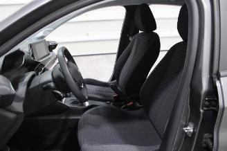 Peugeot 208  picture 10