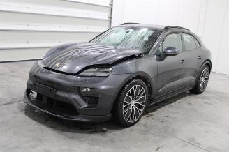 Damaged car Porsche Macan  2024/12