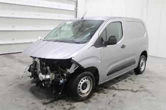 krockskadad bil auto Peugeot Partner  2025/3