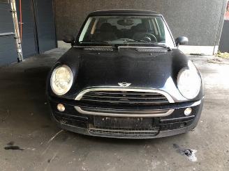 Damaged car Mini One R50/52  1364CC - 55KW - DIESEL 2005/4