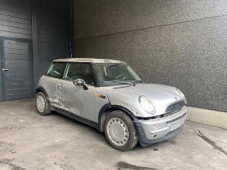 Mini One One/Cooper (R50) Hatchback 2001 / 2007 1.6 16V One Hatchback  Benzine 1.598cc 66kW (90pk) FWD picture 1