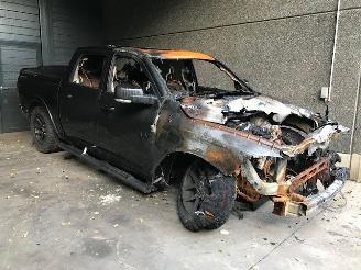 Vrakbiler auto Dodge Ram 1500 Crew Cab (DS/DJ/D2) Pick-up 2017 5.7 Hemi V8 4x4 Pick-up  Benzine 5.654cc 295kW 2017/5