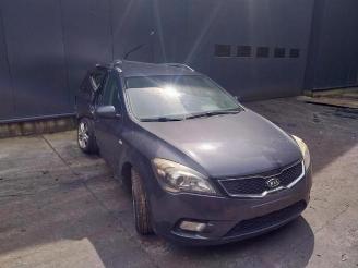 Vrakbiler auto Kia Cee d Cee'd Sporty Wagon (EDF), Combi, 2007 / 2012 1.6 CRDi 90 16V 2012/11
