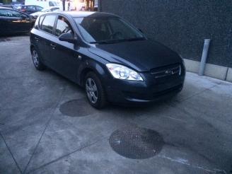 Kia Cee d 1400 benzine picture 1