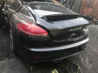 Salvage car Porsche Panamera 3000CC - BENZINE HYBRIDE 2015/1