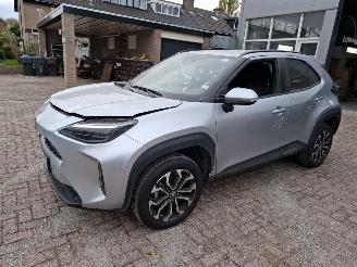Schadeauto Toyota Yaris Cross yaris cross 2024 hybride GERESERVEERD schroefwerk Automaat first edition groot navi 12950km airbags ok 2024/11