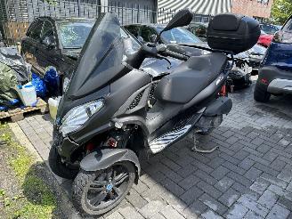 skadebil motor Piaggio MP3 300 HPE VOORKAPSCHADE 2022/8
