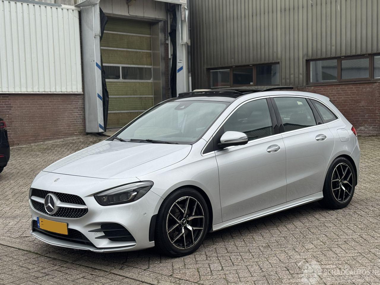 Mercedes B-klasse 220D 190Pk Premium Plus AMG Pakket Pano Memory Sfeerverlichting Trekhaak