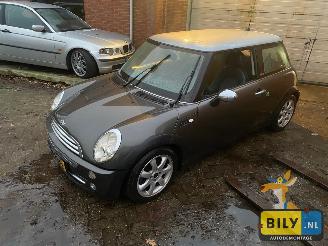 Vrakbiler auto Mini Cooper R50 2006/11
